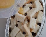Foto langkah ke 5 dari resep Bread Pudding with Custard Sauce.