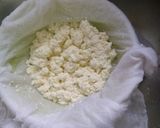 A picture of step 2 of Homemade paneer.