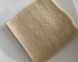 Foto del paso 2 de la receta: Rollitos de salmón con queso crema finas hierbas