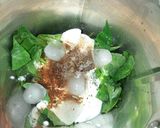 A picture of step 1 of Spinach Smoothie.
