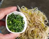 हेल्दी मुग बिन स्प्राऊट साईड डिश (moong bean sprout recipe in marathi) रेसिपी स्टेप 4 फोटो 