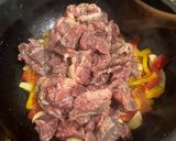 Foto langkah ke 2 dari resep Tumis Daging Paprika.