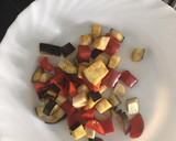 Foto del paso 1 de la receta: Ensalada saludable con berenjena y pimiento