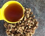 A picture of step 1 of Maple cinnamon walnuts - vegan.