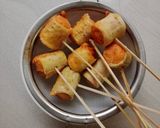 Foto langkah ke 6 dari resep Sate Pangsit Sosis.