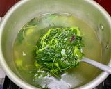 Foto langkah ke 5 dari resep Bening Bayam Oyong.