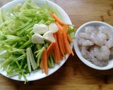 蝦仁炒芹菜的食譜步驟1照片