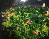 Foto langkah ke 4 dari resep 1029. Oseng Daun dan Bunga Pepaya.