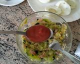 Foto del paso 3 de la receta: Huevos rellenos templados con cobertura de queso gratinado