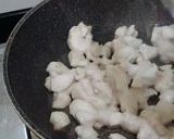 Foto langkah ke 2 dari resep Tumis Ayam Jamur Daun KETUMBAR (657).