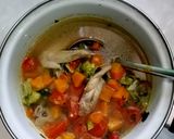 Foto langkah ke 7 dari resep Sup ayam sayap brokoli wortel.