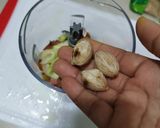 Foto langkah ke 3 dari resep Ayam Ungkep Air Kelapa Bumbu Kuning.