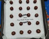 Foto langkah ke 4 dari resep Double Chocolate Cookies.