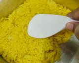 Foto langkah ke 6 dari resep Lemper Kuning Ayam Pedas Manis.