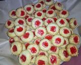 Foto langkah ke 5 dari resep Thumbprint Cookies.