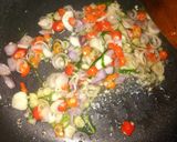 Foto langkah ke 6 dari resep Udang galah goreng sambal matah.