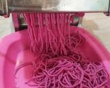 Foto langkah ke 4 dari resep Mie Naga Eggless Homemade (mie buah naga).