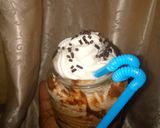 A picture of step 4 of Nutella milk shake.