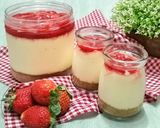 Foto langkah ke 3 dari resep Strawberry Cheese Cake🍓.