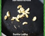 हरी मिर्च का कूटा (Hari Mirch ka kuta recipe in hindi) रेसिपी चरण 4 फोटो