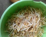 Foto langkah ke 1 dari resep 66. Tumis Tauge Sosis.