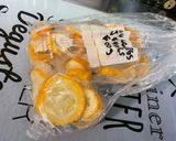 Une image de l'étape 1 de Courgettes jaunes marinées à l’oignon rouge et épices à la plancha.