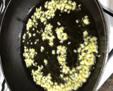 Foto del paso 3 de la receta: Rape a la plancha con guarnición de espárragos salteados y tomate cherry