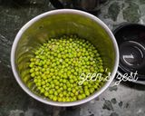 A picture of step 1 of Green Peas Halwa.