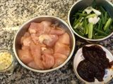 อกไก่ผัดน้ำพริกเผา อร่อยไม่แพ้ผัดกะเพรา แต่เราไม่ค่อยได้นึกถึง