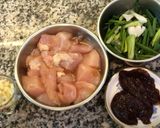 รูปขั้นตอนการทำที่ 2 ของ อกไก่ผัดน้ำพริกเผา อร่อยไม่แพ้ผัดกะเพรา แต่เราไม่ค่อยได้นึกถึง