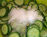 Gyors uborkasaláta 🥒 recept fázis 2 fotója