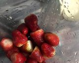 A picture of step 1 of Strawberry shake.