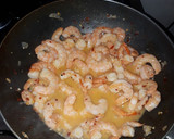 Foto del paso 4 de la receta: Pasta con camarones al vino blanco