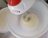 Foto del paso 3 de la receta: Falsa mousse de frutilla🍓 o "merengue de frutilla"