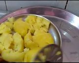 A picture of step 1 of Potato-onion Paratha.