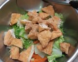 รูปขั้นตอนการทำที่ 4 ของ ลวกผักกาดขาวปลี (Chinese Cabbage)แครอท เต้าหู้ขาว(ใบตอง)ทอด