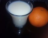 A picture of step 1 of Orange milk juice.
