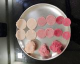 A picture of step 7 of Rose Suji Halwa.