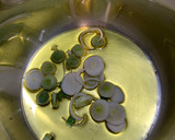 Foto del paso 1 de la receta: Alcachofas estofadas con jamón y vino blanco