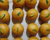 A picture of step 6 of Besan ke Ladoo.