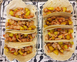 Foto del paso 2 de la receta: Tacos de patatas, cheddar, queso, y lomo adobado