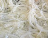 Foto del paso 3 de la receta: Tortilla de espinaca, betarraga, zanahoria, papa y cebolla caramelizada