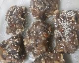 A picture of step 1 of Gond barfi or khakra chatpata.