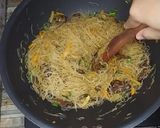 Foto langkah ke 4 dari resep Bihun Goreng.