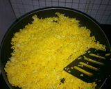 Foto langkah ke 3 dari resep Nasi goreng kunyit.