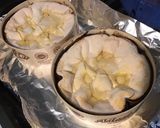Une image de l'étape 4 de Boites chaudes à l'ail et au vin blanc (pommes grenailles, saucisses de morteau et diots du Jura).