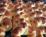 Foto del paso 9 de la receta: Medialunas de Manteca con harina común!! Facilísimo !