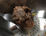 Foto del paso 5 de la receta: Rabo de vacuno a la Villeroy con guarnición de setas en la salsa del rabo