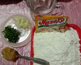 Foto langkah ke 1 dari resep Stik bawang gurih tanpa telur.