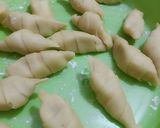 Foto langkah ke 5 dari resep 29. Molen Pisang Renyah (tanpa telur).